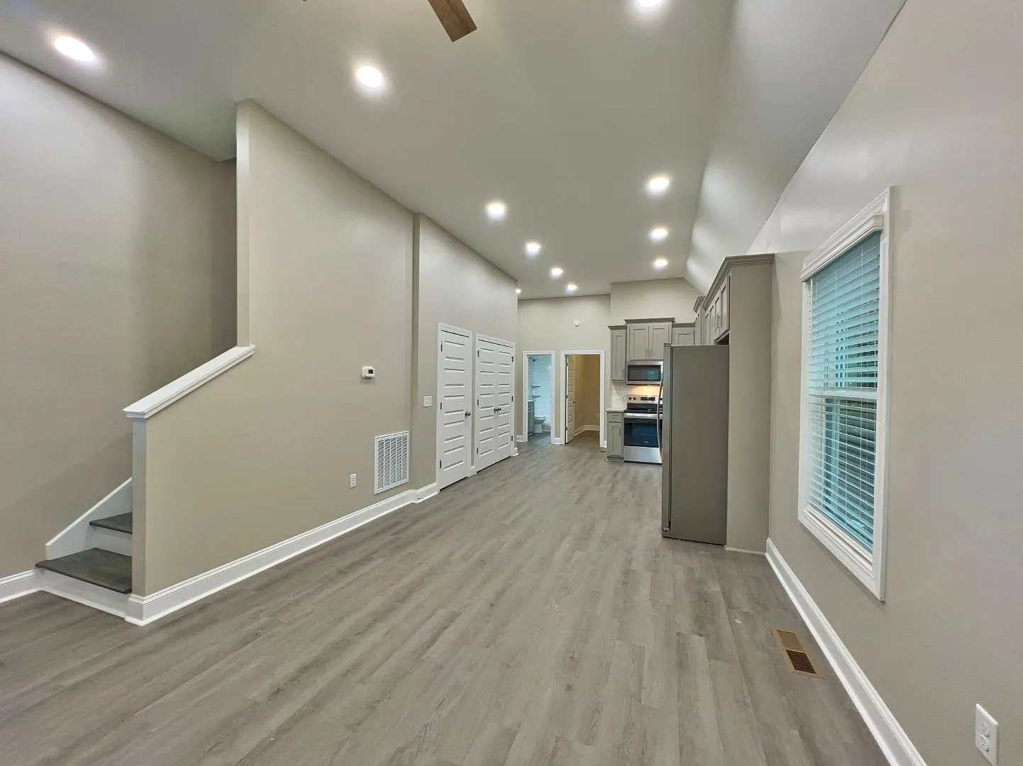 1210 Whitney St - 1210 Whitney Unit B — Photo 2