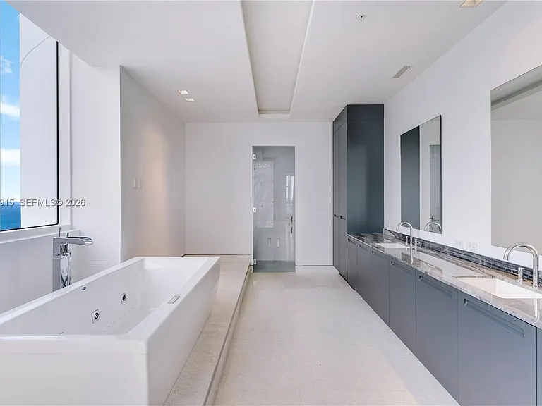 18201 E Collins Ave #TS1 — Photo 38