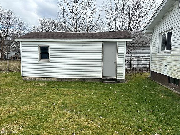 3rd image of 5120 Broadway Ave