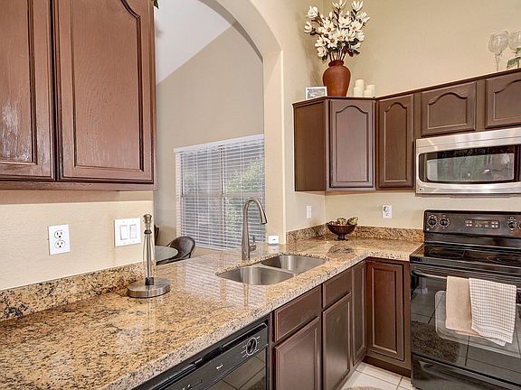 4th image of 15313 W Honeysuckle Ln