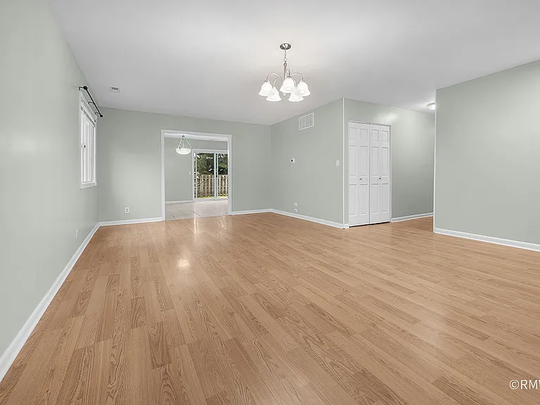 309 Thistle Dr — Photo 3