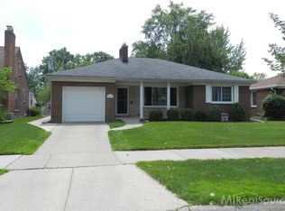1993 Oxford Rd, Grosse Pointe Woods, MI 48236