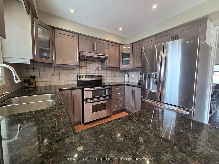 59 Foxhill Dr — Photo 22