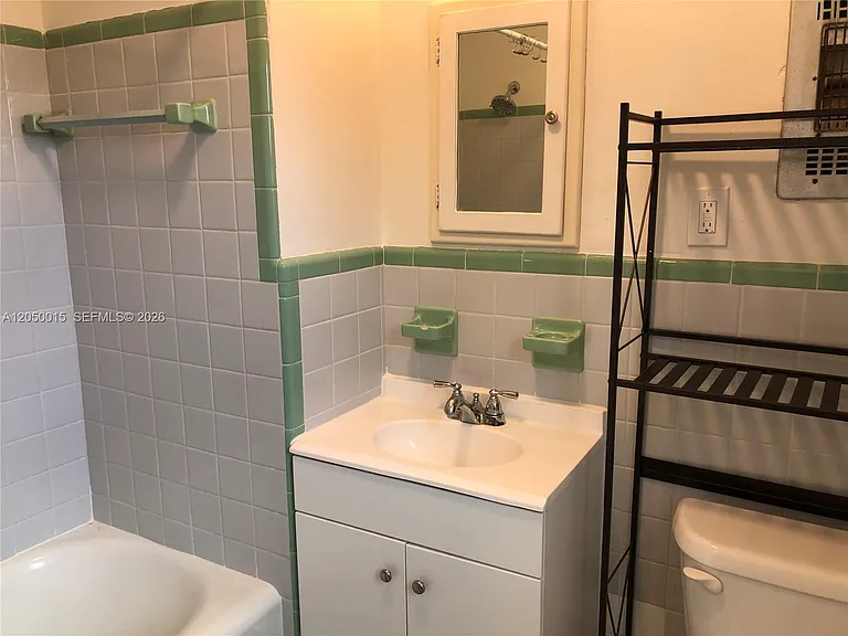114 S M St #5 — Photo 16
