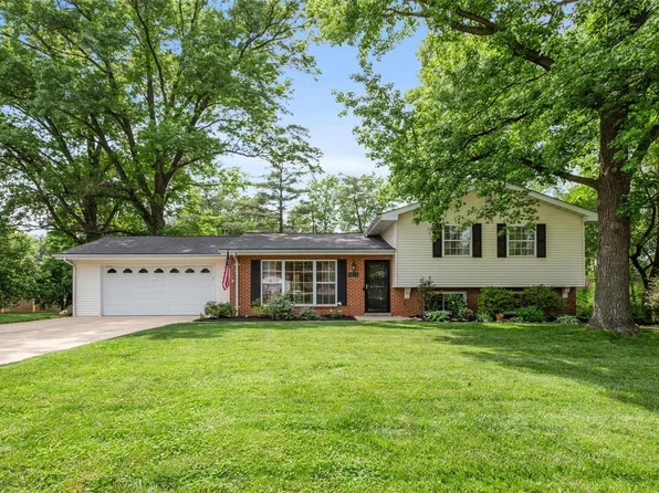 1415 Ridgefield Dr, Saint Louis, MO 63131
