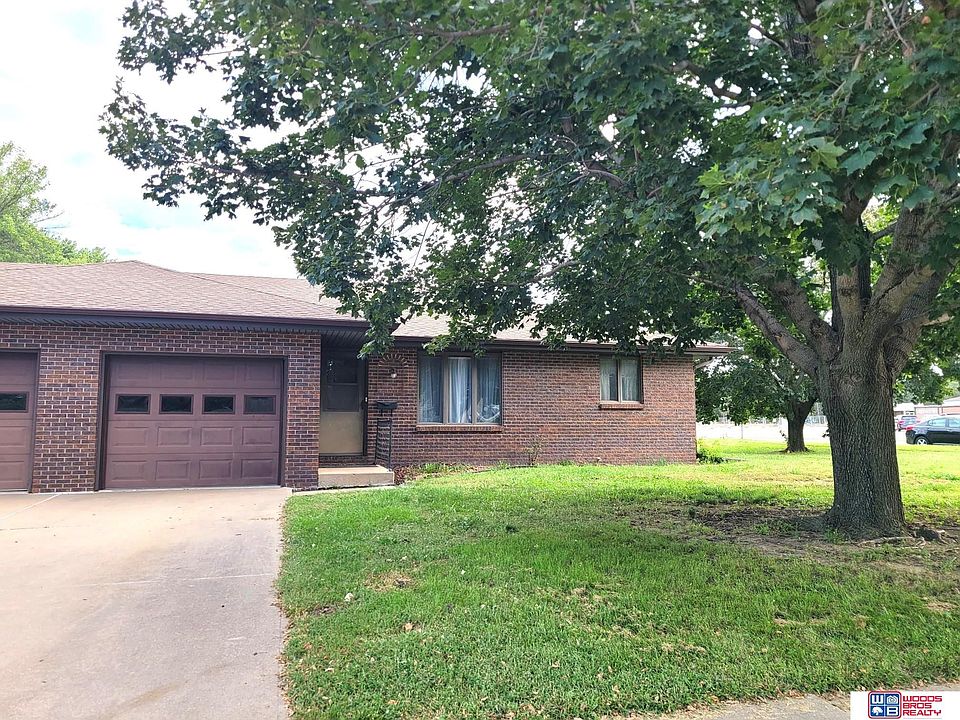 1st image of 316 Pinewood Ave