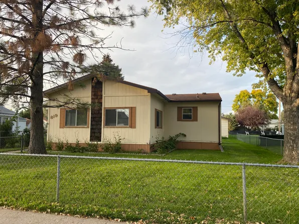 819 3rd Ave NE, Aberdeen, SD 57401