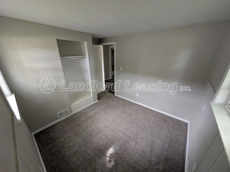 629 Vermont Dr — Photo 12