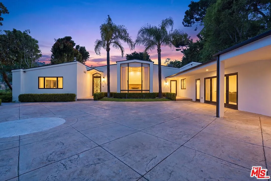 4 bed, 4.5 bath, 3450 sqft, $14,950 — Photo 1