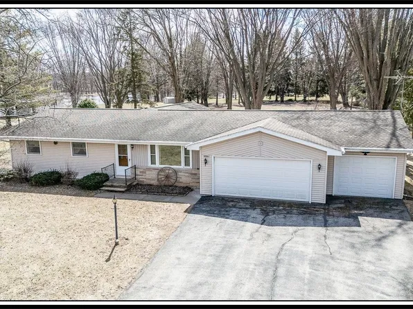 W7783 East St, Shiocton, WI 54170