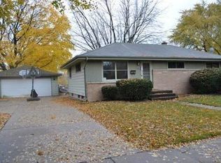 1607 Cedar Ln, Waukesha, WI 53188