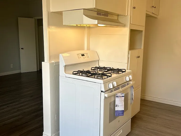 611 N Alhambra Ave — Photo 7
