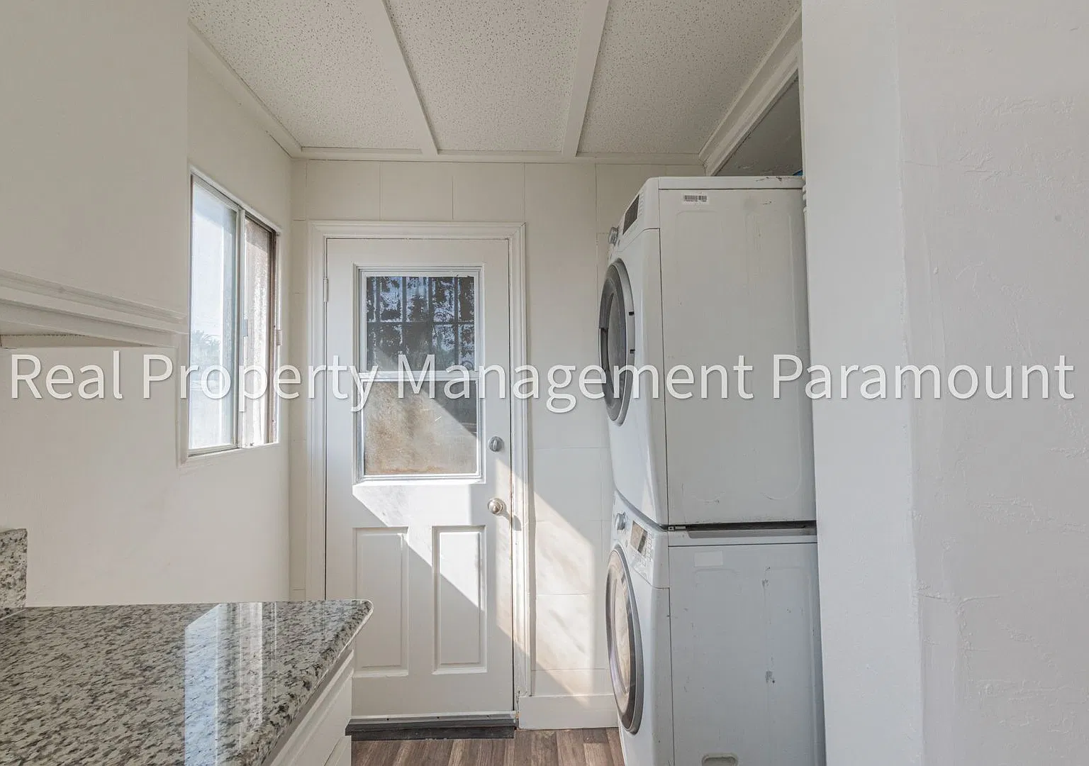 Beautiful Two Bedroom Apartment — Photo 1