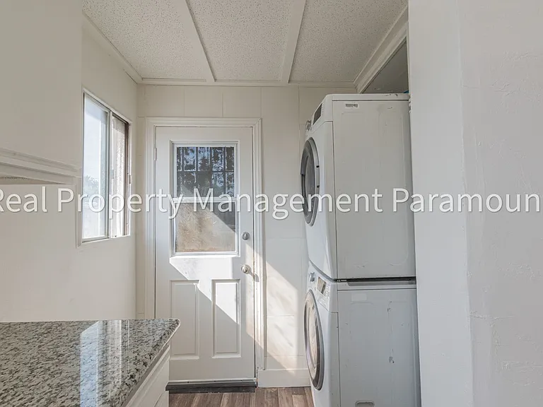 2757 Mansfield Ave — Photo 26
