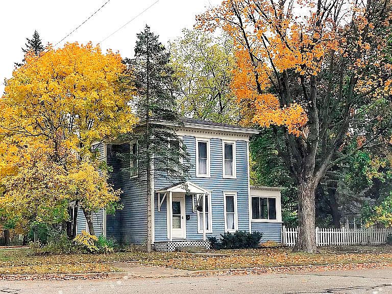 1st image of 824 Rose Ave
