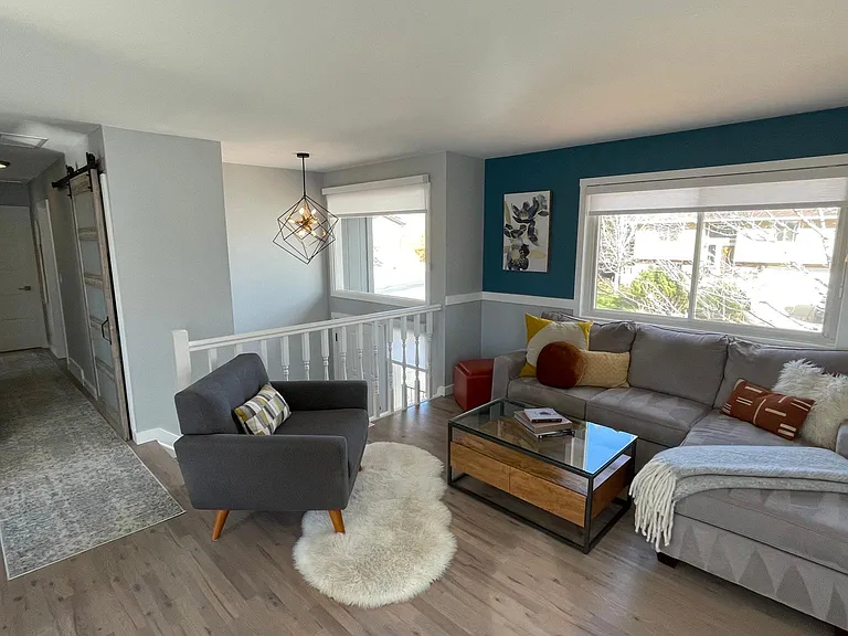 1025 Sparta Dr — Photo 1