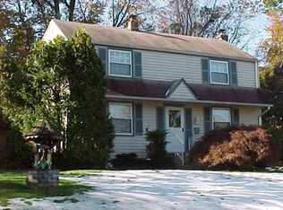 616 Lakevue Dr, Willow Grove, PA 19090