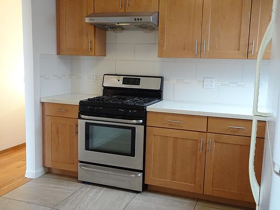 3rd image of 560 Higate Dr