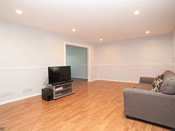 4th image of 2 Wyndham Way