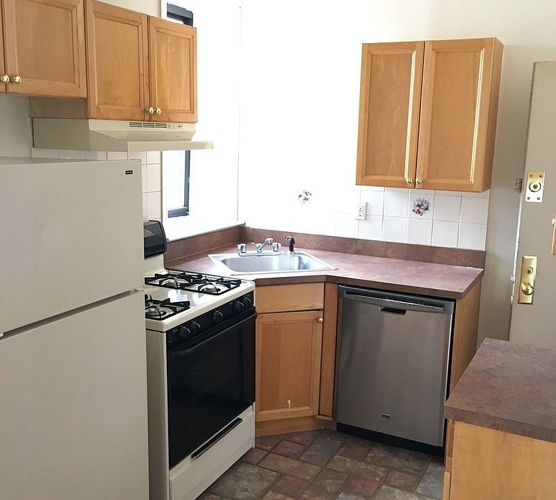 2nd image of 4004 36th Ave #4D