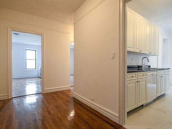 4th image of 2121 Cedar Ave APT 1A