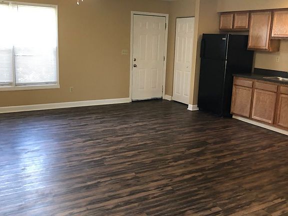 3rd image of 1135 S 2nd St #8309532