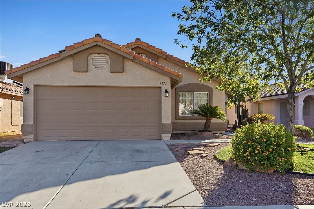 4 bed, 2.0 bath, 1417 sqft, $2,000 — Photo 2