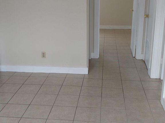 2nd image of 608 S Campbell St #9