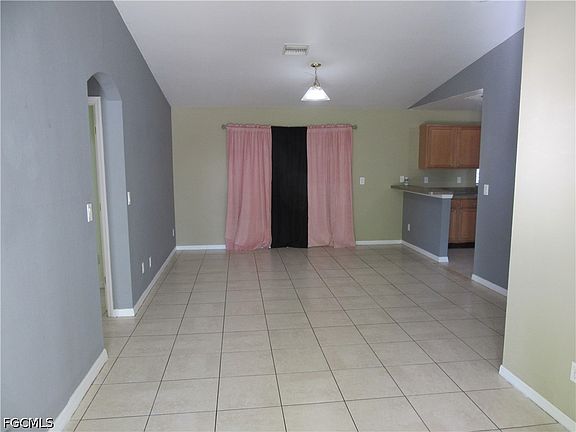 3rd image of 922 Eisenhower Blvd