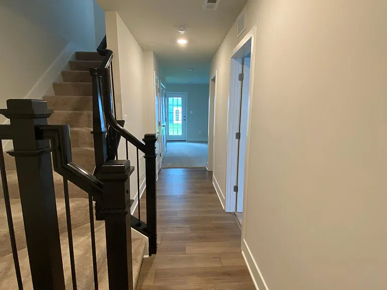 2106 Devine Rd — Photo 14