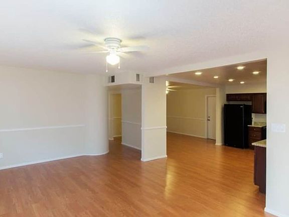 3rd image of 1438 W Huntington Dr