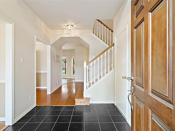3rd image of 15211 Shapiro Springs Ln