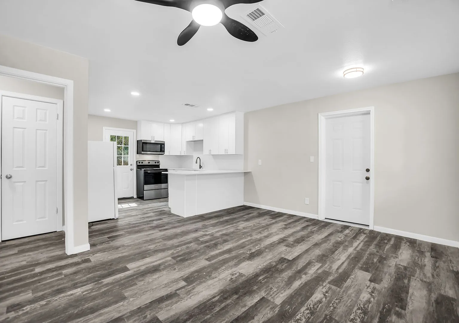 125 Vandenburg Dr — Photo 4