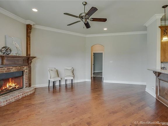 3rd image of 206 Roanoke Cir