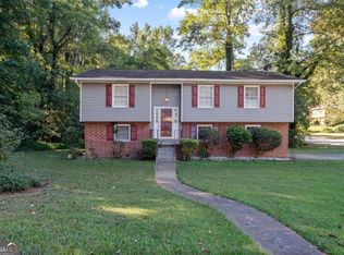 5348 Denny Dr, College Park, GA