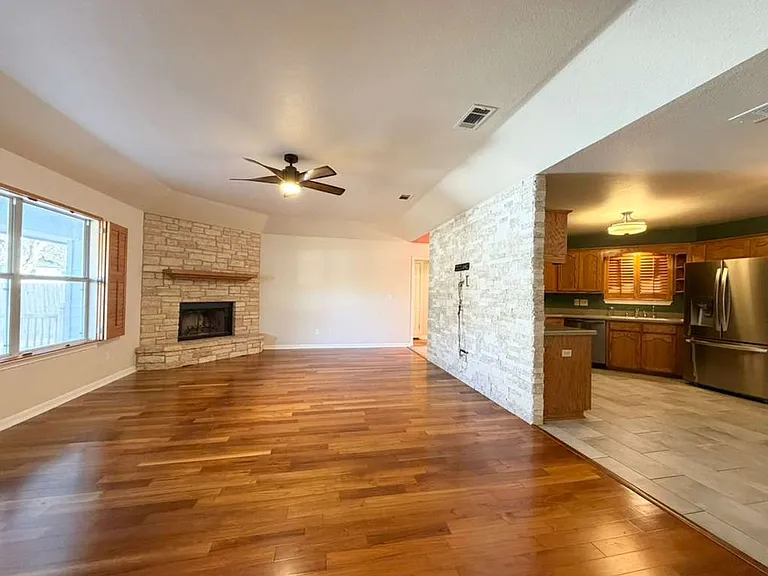 1213 Camellia Ln — Photo 6