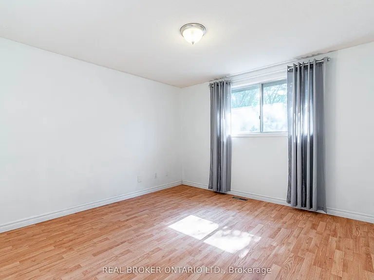 232 Cedarwoods Cres — Photo 12