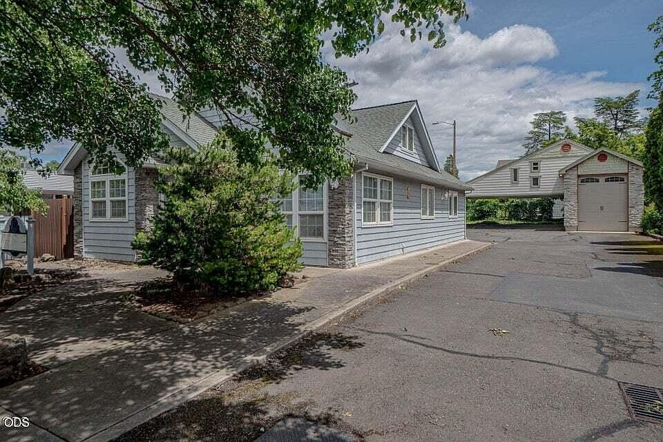 1st image of 11 Tripp St