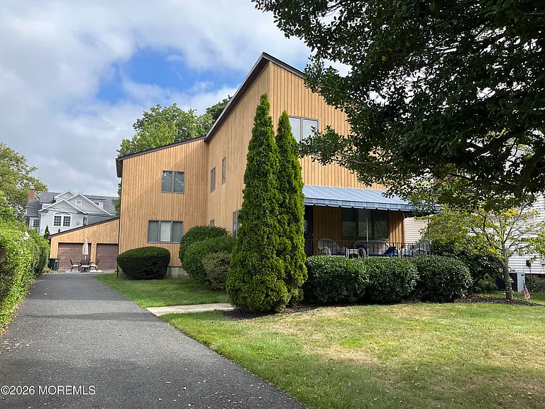 416 Salem Ave — Photo 1