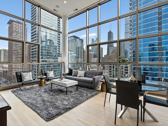 3rd image of 150 W Superior St #1002