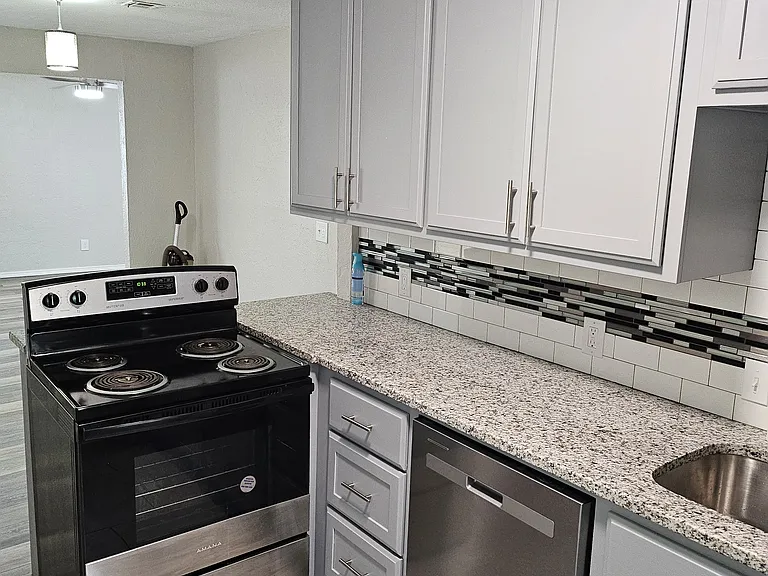 513 E Boeing Dr — Photo 4
