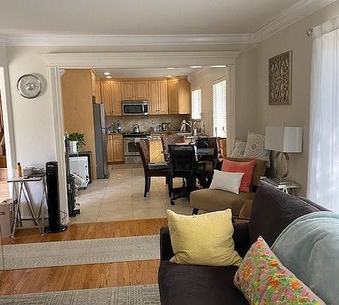 5th image of 363 Northumberland Ave