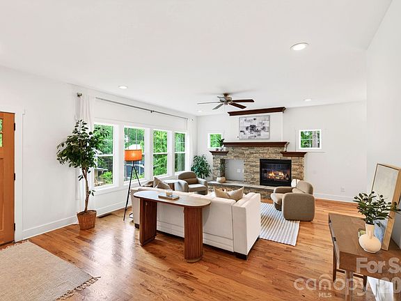 3rd image of 163 Sand Hill Rd