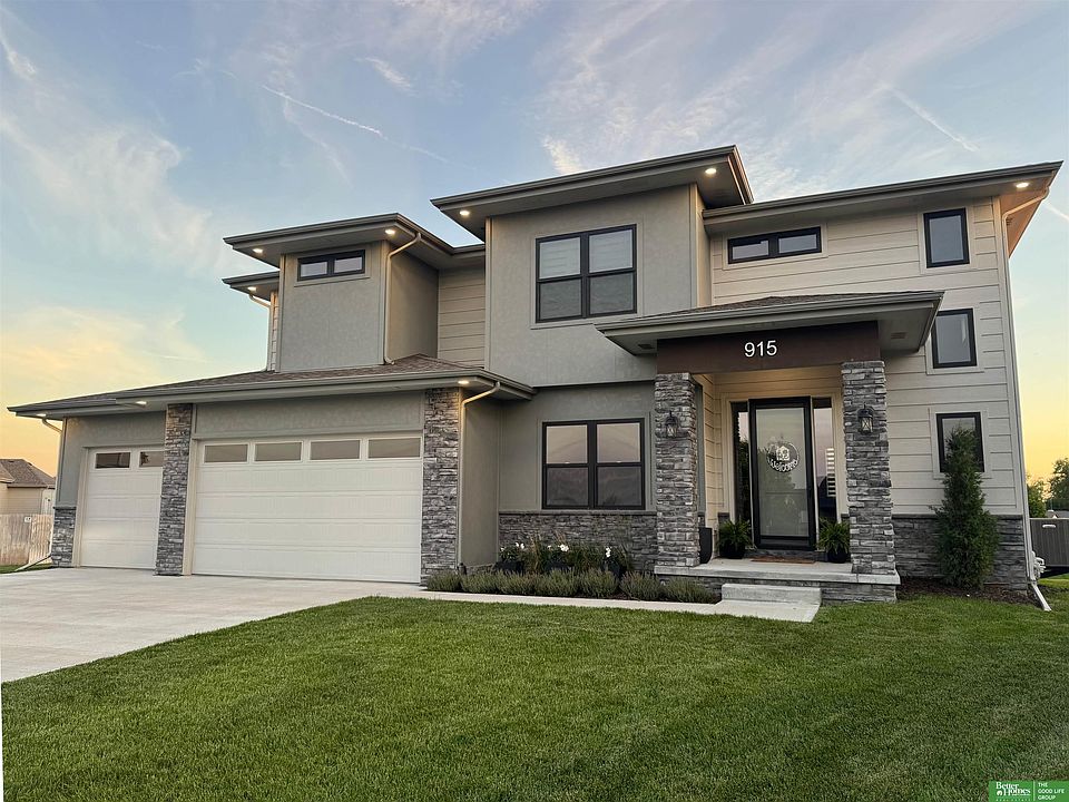 1st image of 915 Elm Cir