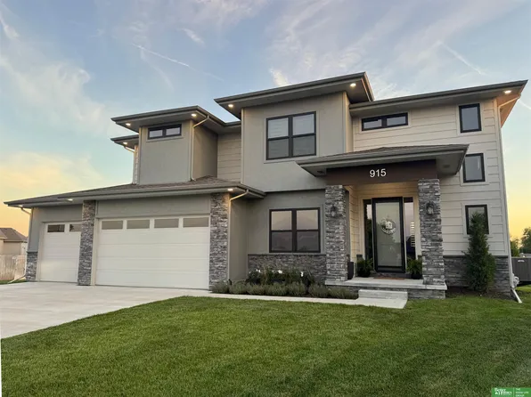 915 Elm Cir, Springfield, NE 68059