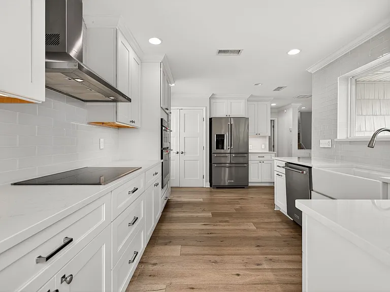 1766 Beach Ave — Photo 21