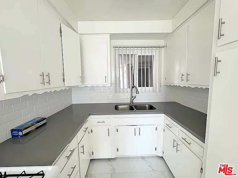 228 S Mariposa Ave #16 — Photo 14