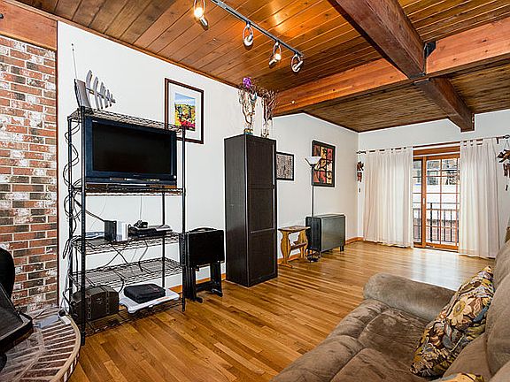 4th image of 1135 W Drummond Pl #8B