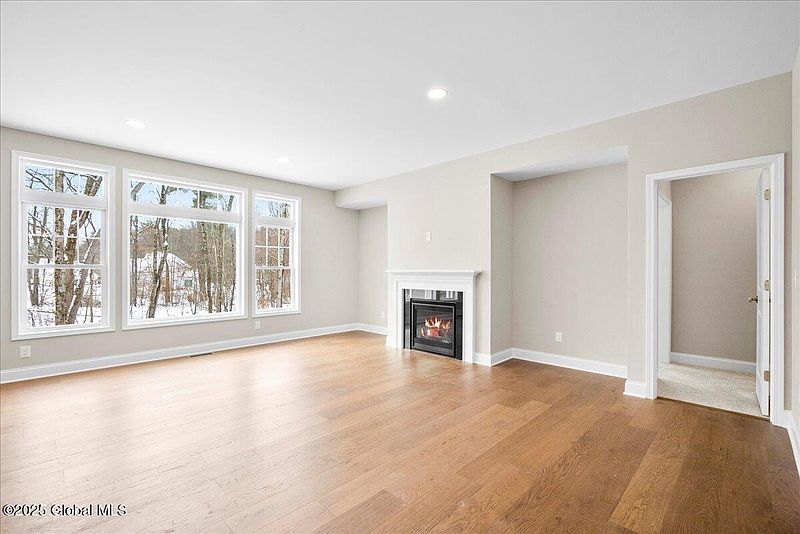 5th image of 28 Wellington Court