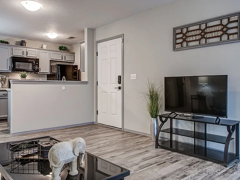 South Valley Apartments — Photo 31